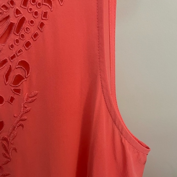 Cynthia Rowley M 100% silk Eyelet top Rich Coral EUC back key hole hook closure - Picture 6 of 9